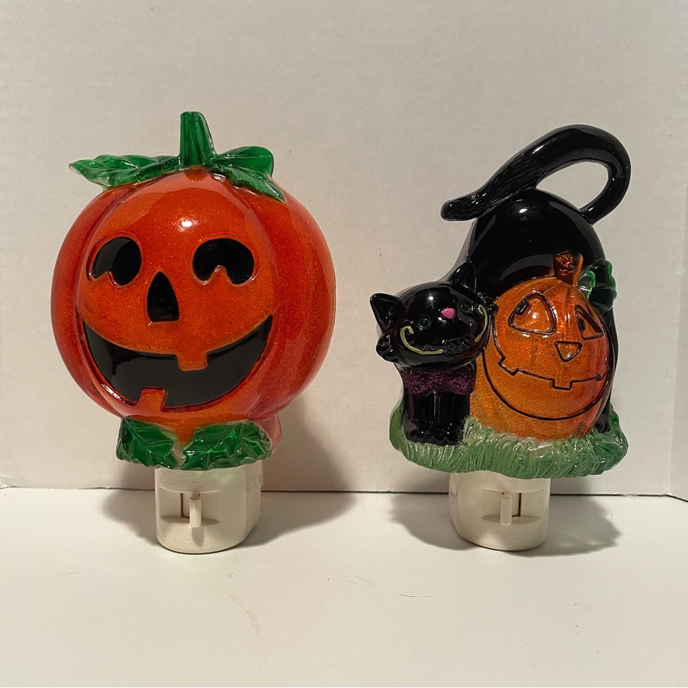 Set of 2 Halloween Pumpkin and Cat/Pumpkin Night Lights with Rotating Base